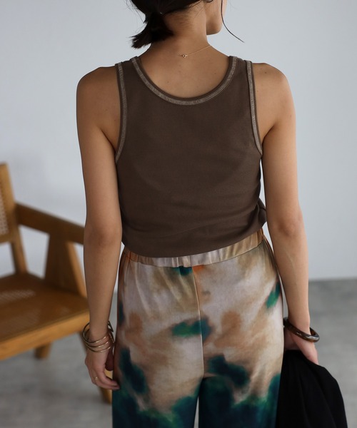 mi via loca（ミヴィアロカ）の「配色ステッチタンクトップ（タンクトップ・レディース・ホワイト/ブラック/ブラウン/カーキ/モカ・FREE）」の21枚目の写真