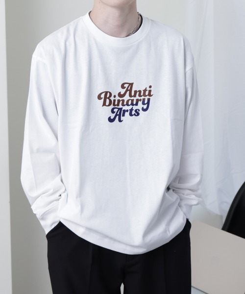 COLONY 2139（コロニートゥーワンスリーナイン）の「2139長袖Tシャツ(ストリートフォント）（Tシャツ/カットソー・メンズ・ホワイト/ブラック・MEDIUM/LARGE）」の4枚目の写真