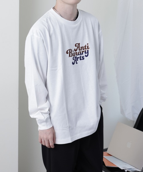 COLONY 2139（コロニートゥーワンスリーナイン）の「2139長袖Tシャツ(ストリートフォント）（Tシャツ/カットソー・メンズ・ホワイト/ブラック・MEDIUM/LARGE）」の8枚目の写真