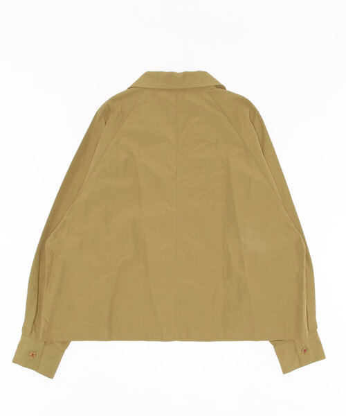 Q（キュー）の「ショートテーラーシャツブルゾン（ブルゾン・レディース・ベージュ/オリーブ・MEDIUM）」の3枚目の写真