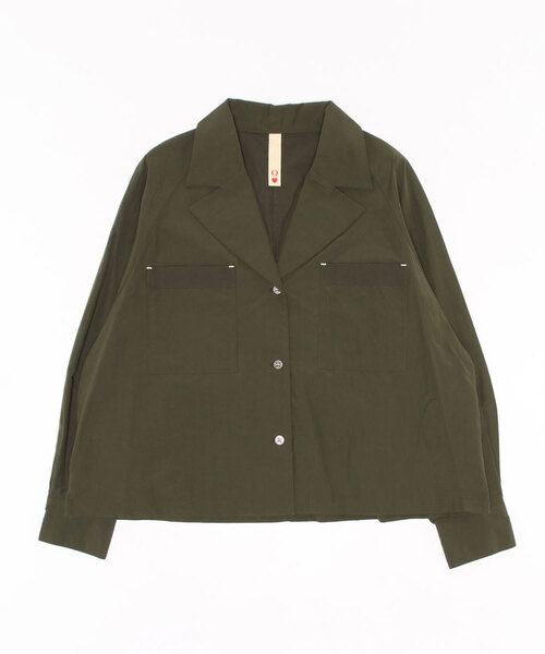 Q（キュー）の「ショートテーラーシャツブルゾン（ブルゾン・レディース・ベージュ/オリーブ・MEDIUM）」の5枚目の写真