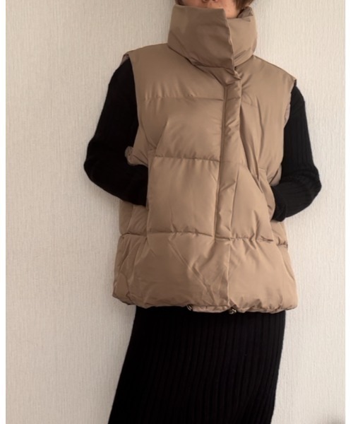 Ritzy（リッツィー）の「ボリューム中綿ダウンベスト（ダウンベスト・レディース・ブラック/ベージュ/ホワイト・L/M）」の8枚目の写真
