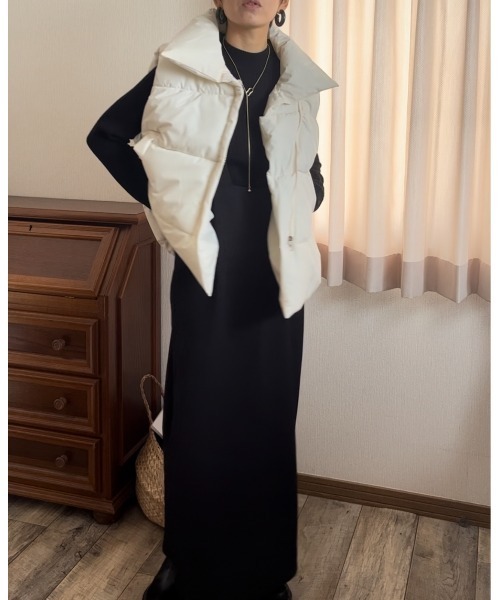 Ritzy（リッツィー）の「ボリューム中綿ダウンベスト（ダウンベスト・レディース・ブラック/ベージュ/ホワイト・L/M）」の10枚目の写真