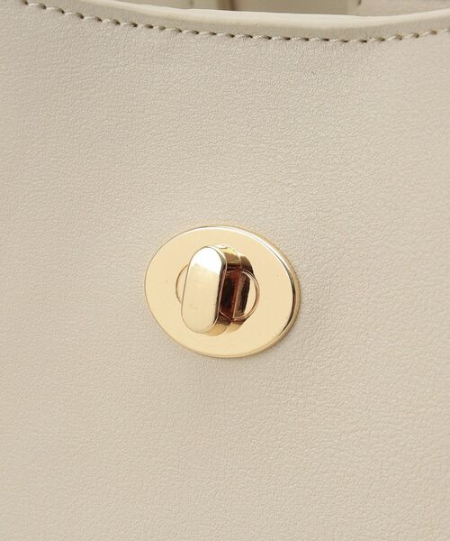 SHOO・LA・RUE（シューラルー）の「◆飾り金具地トート（トートバッグ・レディース・アイボリー/ブラック/グレー・00）」の12枚目の写真