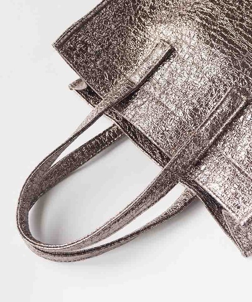 Casselini(キャセリーニ)の「Casselini(キャセリーニ)シャイントート(トートバッグ・レディース・ゴールド/ブロンズ/シルバー/ブラック・FREE)」の16枚目の写真