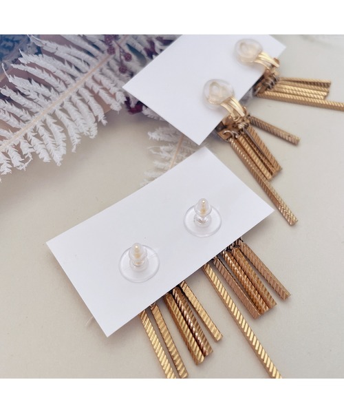 tone（トーン）の「【Agaro】真鍮　デザインスクエアの痛くなりにくいイヤリング(MA)（イヤリング・レディース・ゴールド・FREE）」の3枚目の写真