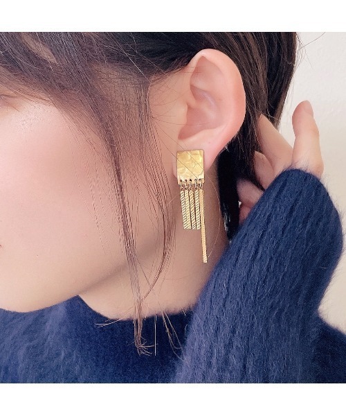 tone（トーン）の「【Agaro】真鍮　デザインスクエアの痛くなりにくいイヤリング(MA)（イヤリング・レディース・ゴールド・FREE）」の4枚目の写真