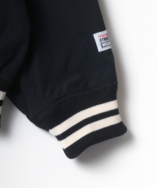 VISION STREET WEAR(ヴィジョンストリートウェア)の「VISION STREET WEAR/ヴィジョンストリートウエア ビッグシルエット ロゴ ワッペン バック刺繍 コーチスタジャン(ナイロンジャケット・メンズ・ブラック/グリーン/ネイビー・M/L/LL)」の10枚目の写真