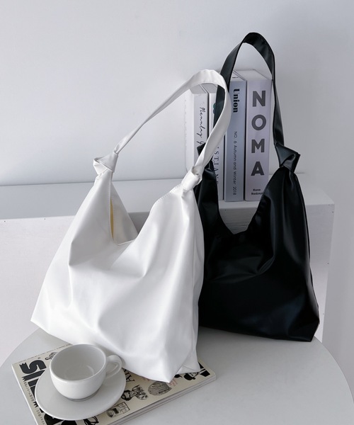 MYMOOD.（マイムード）の「【A4サイズ収納可】ノットハンドル PU トートバッグ（トートバッグ・レディース・ホワイト/ブラック・FREE）」の9枚目の写真