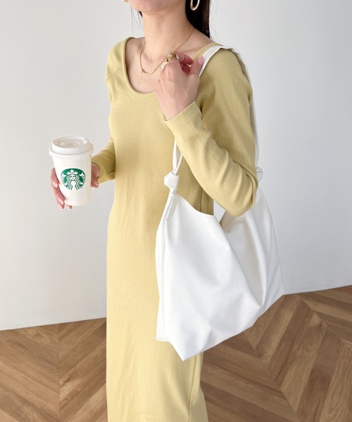 MYMOOD.（マイムード）の「【A4サイズ収納可】ノットハンドル PU トートバッグ（トートバッグ・レディース・ホワイト/ブラック・FREE）」の3枚目の写真