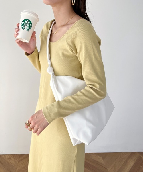 MYMOOD.（マイムード）の「【A4サイズ収納可】ノットハンドル PU トートバッグ（トートバッグ・レディース・ホワイト/ブラック・FREE）」の7枚目の写真