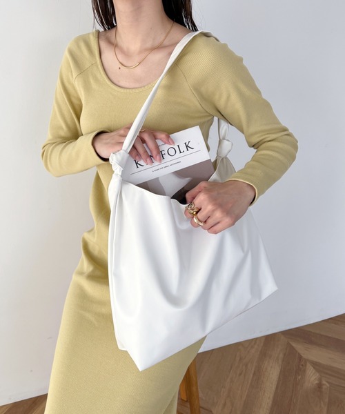 MYMOOD.（マイムード）の「【A4サイズ収納可】ノットハンドル PU トートバッグ（トートバッグ・レディース・ホワイト/ブラック・FREE）」の19枚目の写真