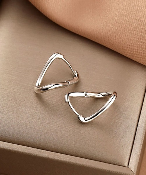 PARKS TOKYO SELECT（パークストウキョウセレクト）の「ワンタッチ ネジリフープピアス（ピアス（両耳用）・レディース・シルバー/ゴールド・FREE）」の8枚目の写真