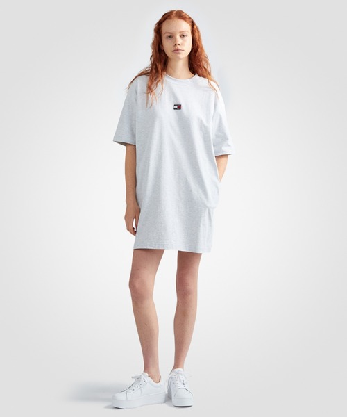 tommy jeans(トミー ジーンズ)の「オーバーサイズバーシティTシャツワンピース(ワンピース・レディース・グレー/ブラック・LARGE/MEDIUM/SMALL/X-SMALL)」の10枚目の写真