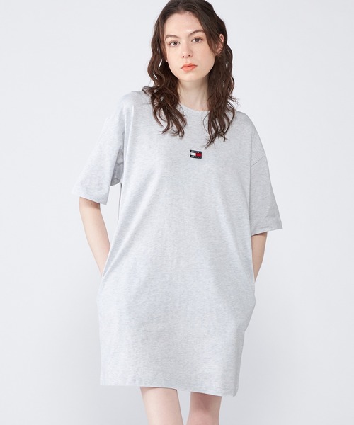tommy jeans(トミー ジーンズ)の「オーバーサイズバーシティTシャツワンピース(ワンピース・レディース・グレー/ブラック・LARGE/MEDIUM/SMALL/X-SMALL)」の8枚目の写真