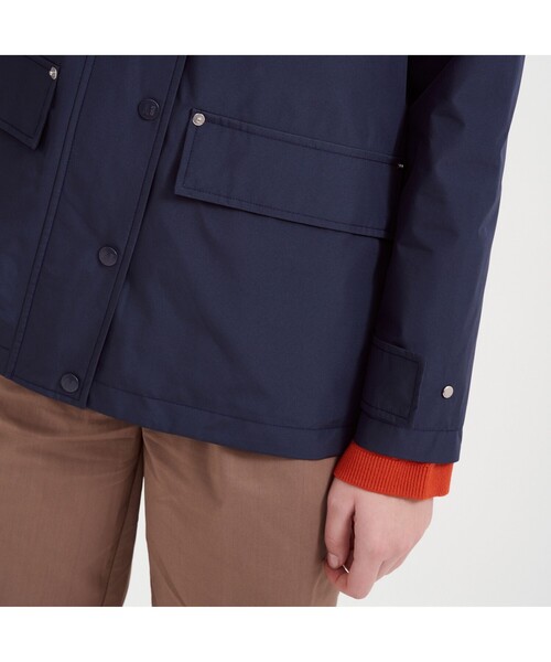 AIGLE(エーグル)の「ゴアテックス フーデッドジャケット(マウンテンパーカー・レディース・ナチュラル/ダークネイビー/バイオレット・42/40/36/38)」の8枚目の写真