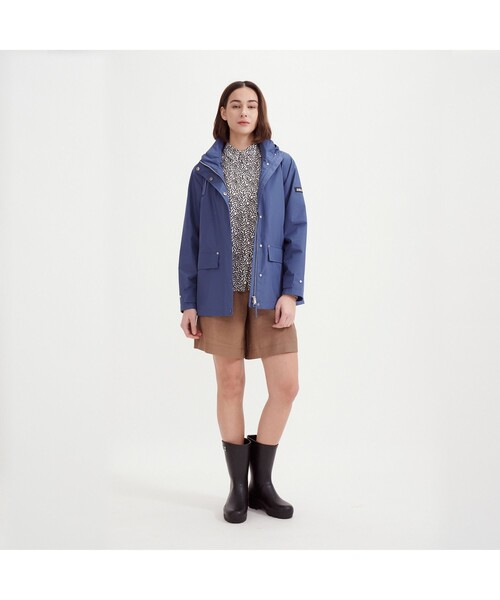 AIGLE(エーグル)の「ゴアテックス フーデッドジャケット(マウンテンパーカー・レディース・ナチュラル/ダークネイビー/バイオレット・42/40/36/38)」の9枚目の写真