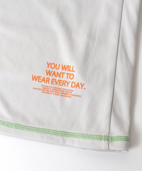 BREEZE（ブリーズ）の「【UVカット水着】長袖かぶりラッシュガード（ラッシュガード・キッズ・ネイビー/レインボー/グレー・110/120/130/90/100/80/140）」の6枚目の写真