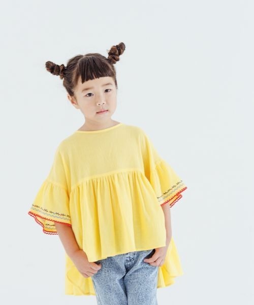 LOWRYS FARM（ローリーズファーム）の「ヨウリュウシシュウブラウス　906592（シャツ/ブラウス・キッズ・ブラック/ホワイト/イエロー・110cm/120cm/130cm/140cm/150cm）」の3枚目の写真