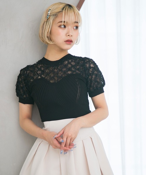 Diable baiser(ディアブルベーゼ)の「フラワー透けレース半袖ビスチェ風ニットトップス(Tシャツ/カットソー・レディース・ホワイト/ブラック・MEDIUM)」の1枚目の写真