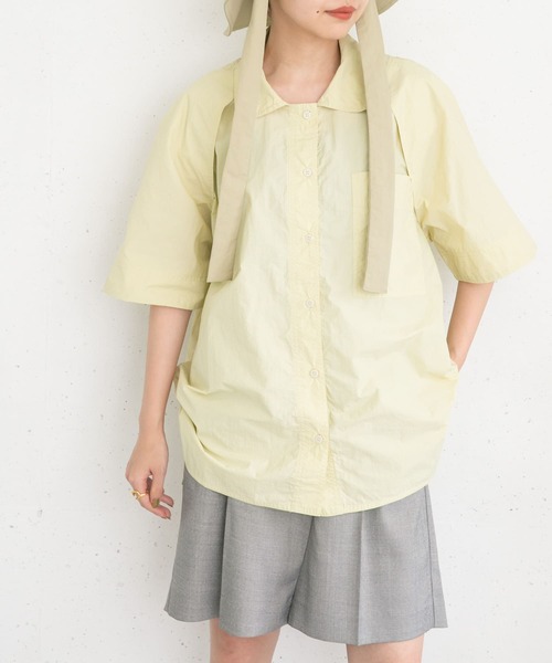 KBF（ケイビーエフ）の「ショルダータックナイロンシャツ（シャツ/ブラウス・レディース・イエロー/ブルー系その他/ブラウン系その他・ONE）」の4枚目の写真