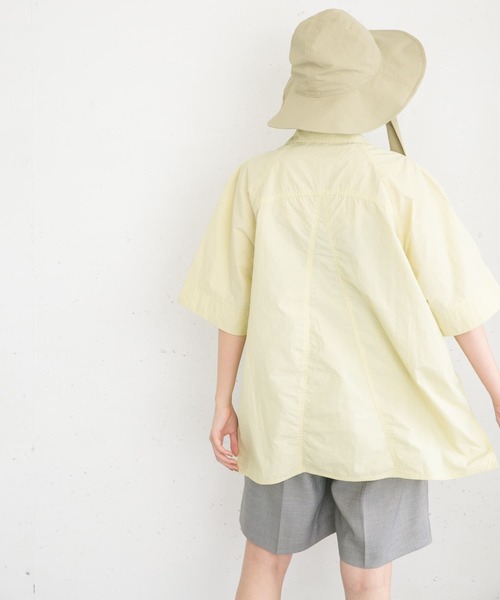 KBF（ケイビーエフ）の「ショルダータックナイロンシャツ（シャツ/ブラウス・レディース・イエロー/ブルー系その他/ブラウン系その他・ONE）」の6枚目の写真