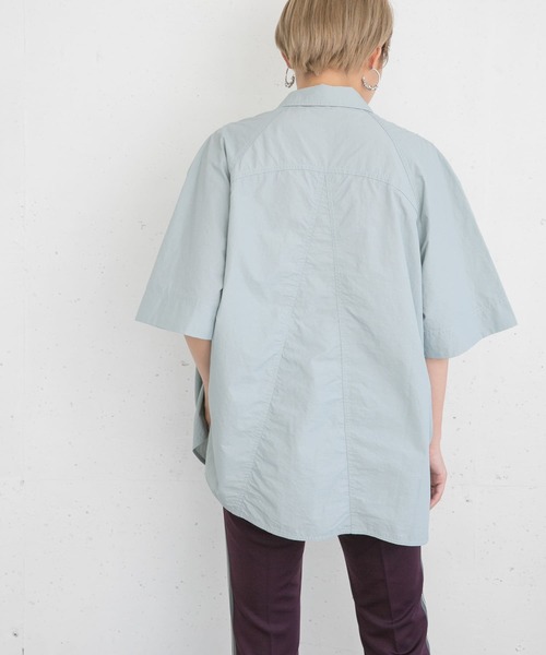 KBF（ケイビーエフ）の「ショルダータックナイロンシャツ（シャツ/ブラウス・レディース・イエロー/ブルー系その他/ブラウン系その他・ONE）」の19枚目の写真