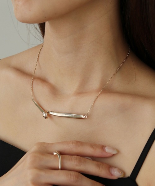 cheriella(シェリエラ)の「【cheriella】ひねりバーネックレス(ネックレス・レディース・シルバー/ゴールド・FREE)」の6枚目の写真