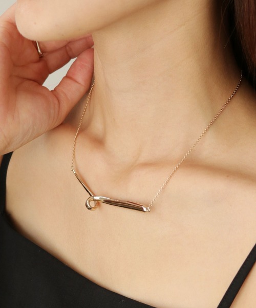 cheriella(シェリエラ)の「【cheriella】ひねりバーネックレス(ネックレス・レディース・シルバー/ゴールド・FREE)」の7枚目の写真