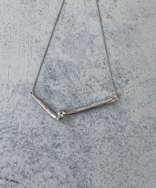 cheriella(シェリエラ)の「【cheriella】ひねりバーネックレス(ネックレス・レディース・シルバー/ゴールド・FREE)」の8枚目の写真