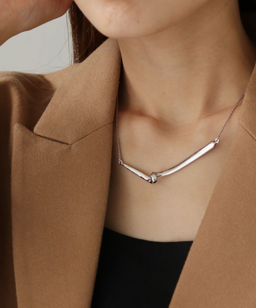 cheriella(シェリエラ)の「【cheriella】ひねりバーネックレス(ネックレス・レディース・シルバー/ゴールド・FREE)」の13枚目の写真