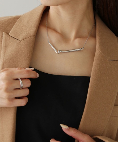 cheriella(シェリエラ)の「【cheriella】ひねりバーネックレス(ネックレス・レディース・シルバー/ゴールド・FREE)」の14枚目の写真