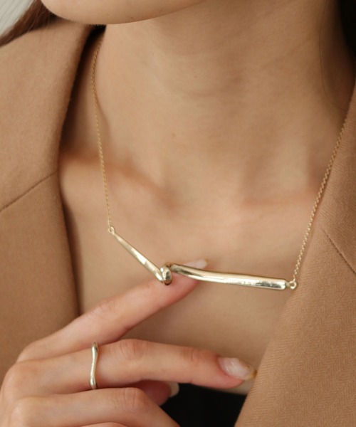 cheriella(シェリエラ)の「【cheriella】ひねりバーネックレス(ネックレス・レディース・シルバー/ゴールド・FREE)」の15枚目の写真