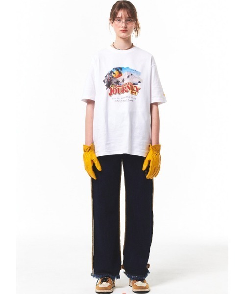 tシャツ A'GEM/9 × .kom「MAIN BOOTH/メインブース」Cinema T-Shirt/シネマ半袖カットソー レディース メンズ A'gem 9（エージェムナイン）の「A'GEM/9 × .kom『MAIN BOOTH