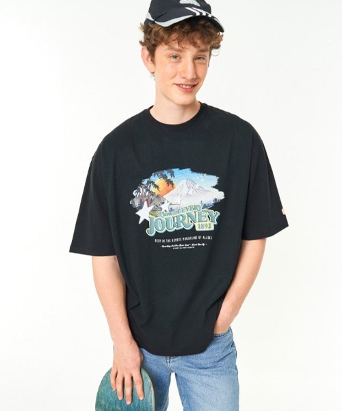 tシャツ A'GEM/9 × .kom「MAIN BOOTH/メインブース」Cinema T-Shirt/シネマ半袖カットソー レディース メンズ A'gem 9（エージェムナイン）の「A'GEM/9 × .kom『MAIN BOOTH