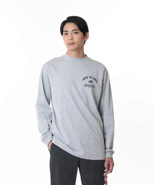 NEW BALANCE(ニューバランス)の「Athletics Varsity モックネック ロングスリーブTシャツ(Tシャツ/カットソー・メンズ・グリーン/ライトグレー・MEDIUM/LARGE/XX-LARGE/X-LARGE/SMALL)」の1枚目の写真