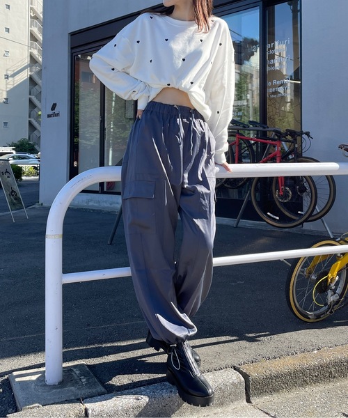 one way(ワンウェイ)の「サテンカーゴパンツ(カーゴパンツ・レディース・ライトベージュ/ライトピンク/カーキ/グレー/ブラック・FREE)」の22枚目の写真