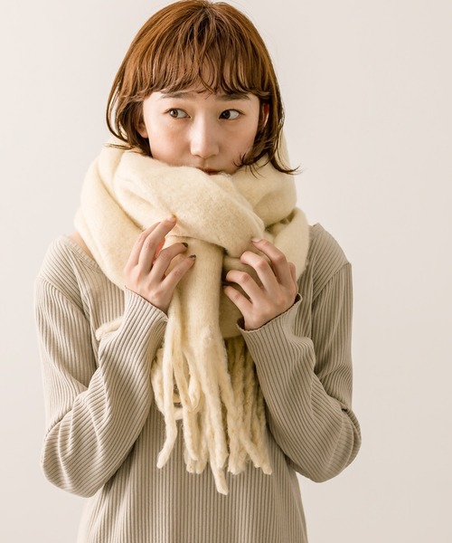 mystic（ミスティック）の「【5色展開】起毛ストール（マフラー・レディース・グリーン/レッド/グレー/アイボリー/ブラック・ONE SIZE）」の2枚目の写真