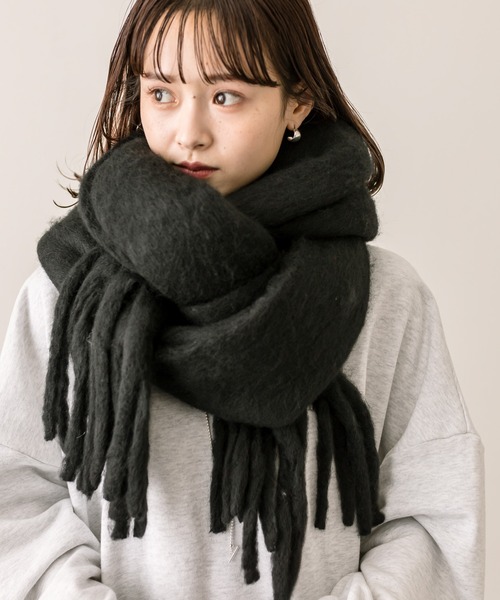 mystic（ミスティック）の「【5色展開】起毛ストール（マフラー・レディース・グリーン/レッド/グレー/アイボリー/ブラック・ONE SIZE）」の3枚目の写真
