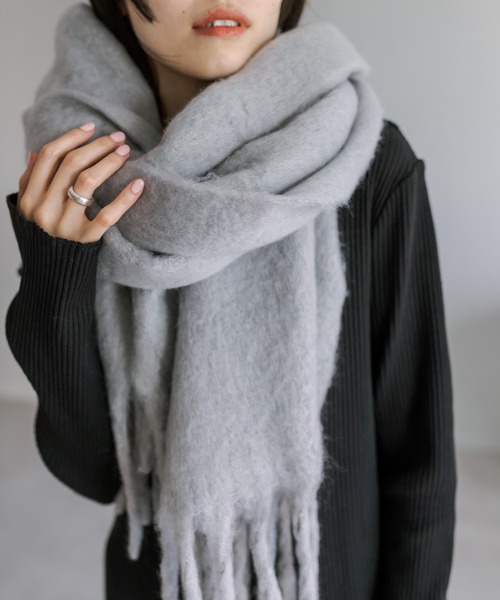 mystic（ミスティック）の「【5色展開】起毛ストール（マフラー・レディース・グリーン/レッド/グレー/アイボリー/ブラック・ONE SIZE）」の6枚目の写真