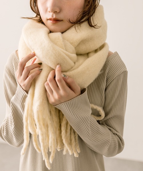 mystic（ミスティック）の「【5色展開】起毛ストール（マフラー・レディース・グリーン/レッド/グレー/アイボリー/ブラック・ONE SIZE）」の12枚目の写真
