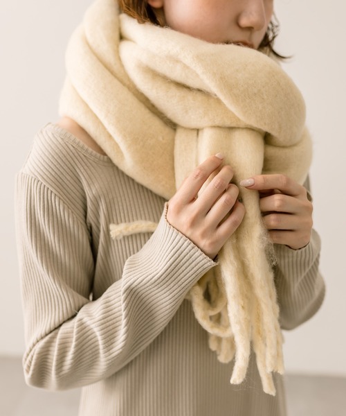 mystic（ミスティック）の「【5色展開】起毛ストール（マフラー・レディース・グリーン/レッド/グレー/アイボリー/ブラック・ONE SIZE）」の13枚目の写真