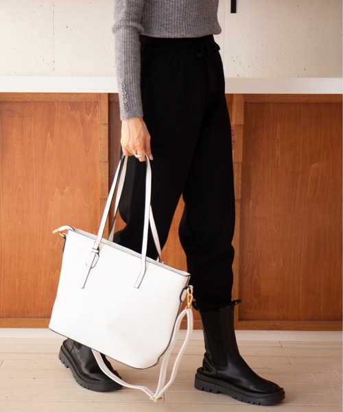 MAISON BREEZE(メゾンブリーズ)の「【MAISON BREEZE】A4収納/2WAYショルダートートバッグ KNF049(トートバッグ・レディース・ブラック/ホワイト・FREE)」の4枚目の写真