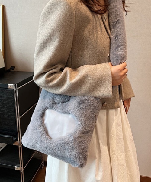 Achic(アシック)の「ハート柄ファーバッグ(ショルダーバッグ・レディース・ブルー/ピンク/ベージュ/ブラウン系その他/ホワイト・フリー)」の21枚目の写真