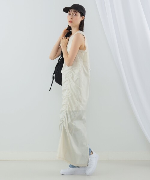 Ray BEAMS(レイビームス)の「Champion × Ray BEAMS / 別注 ギャザー ノースリーブ ワンピース(ワンピース・レディース・ブラック/ベージュ・SMALL/MEDIUM)」の10枚目の写真