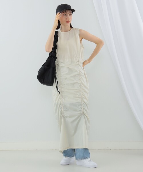 Ray BEAMS(レイビームス)の「Champion × Ray BEAMS / 別注 ギャザー ノースリーブ ワンピース(ワンピース・レディース・ブラック/ベージュ・SMALL/MEDIUM)」の11枚目の写真