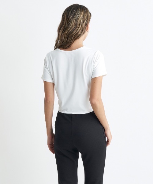 ROXY(ロキシー)の「BRB S/S TEE/ロキシー速乾UVカット付きワンポイントロゴクロップドTシャツ(Tシャツ/カットソー・レディース・ブラック/パープル/ホワイト・LARGE/SMALL/MEDIUM)」の5枚目の写真