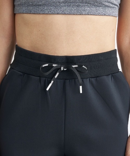 ROXY(ロキシー)の「MY WAY PANTS/ロキシー速乾UVカット付きサイドロゴテープラインデザインテーパードスウェットパンツ(スウェットパンツ・レディース・ブラック/グレー/ホワイト・LARGE/MEDIUM/SMALL)」の10枚目の写真