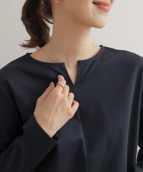 URBAN RESEARCH DOORS（アーバンリサーチドアーズ）の「シルケットコットンスリットネックプルオーバー（Tシャツ/カットソー・レディース・オフホワイト/ブルー/ネイビー・MEDIUM）」の19枚目の写真