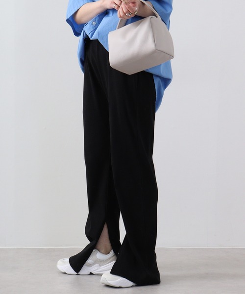 atONE(アットワン)の「atONE 裾スリットストレートカットパンツ(スラックス・レディース・グレイッシュベージュ/キャメル/ブラック・L/LL/3L/4L/M)」の8枚目の写真